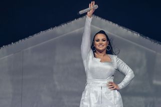 RECENZE: Ewa Farna uctila zpěv - Novinky